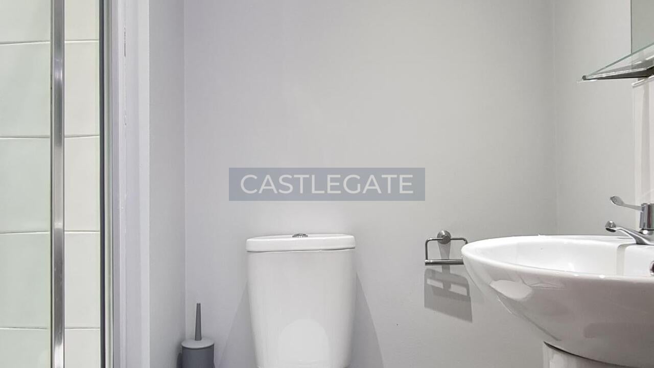 Room Threadneedle Street in Kirklees