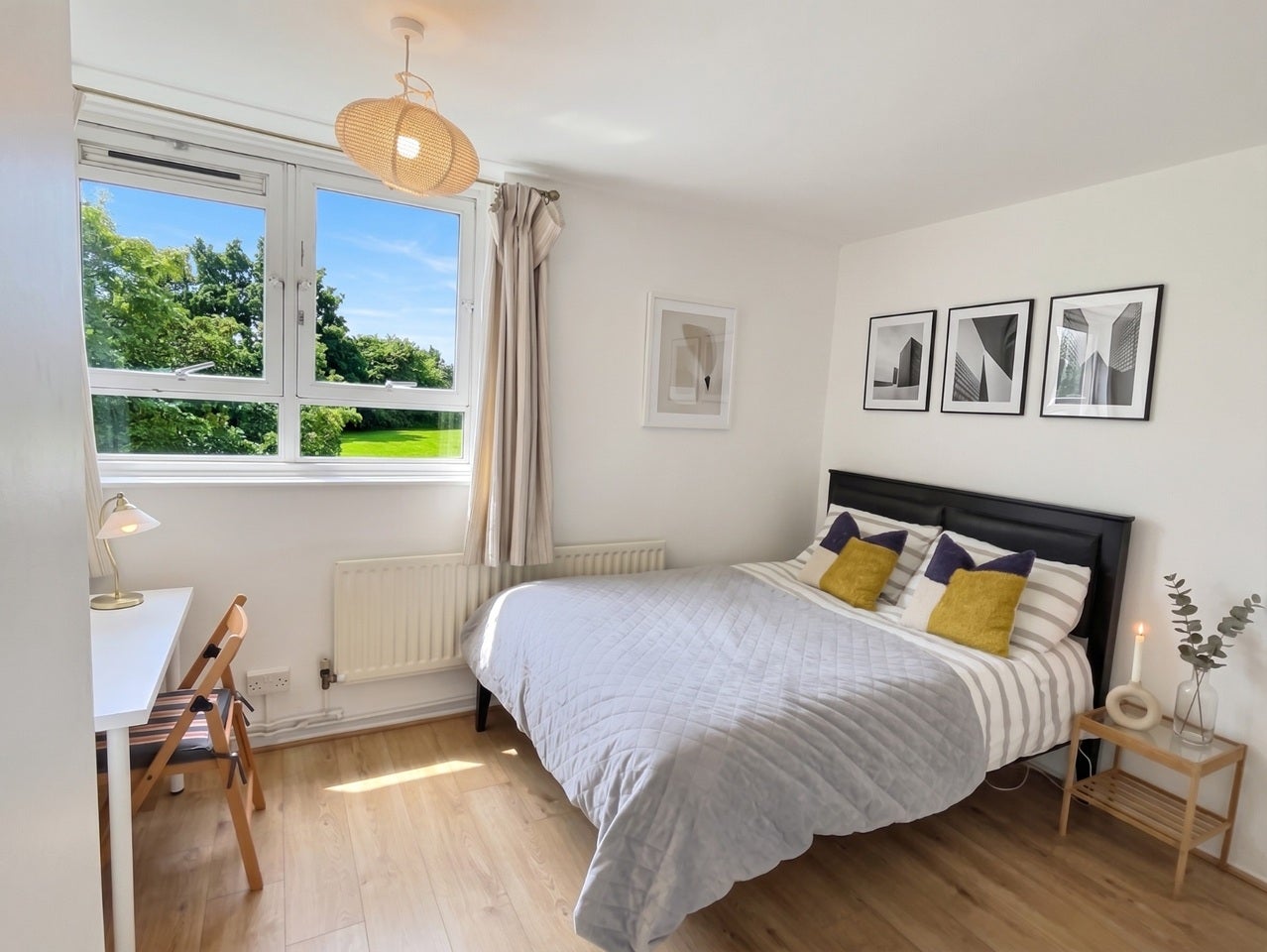 Flat Keevil Drive in Greater London