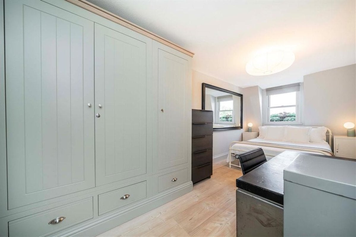 Flat Three Colts Lane in Greater London