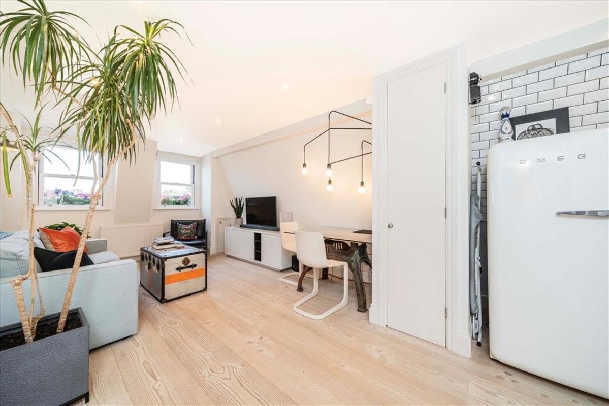 Flat Three Colts Lane in Greater London