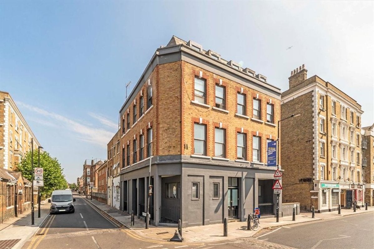 Flat Three Colts Lane in Greater London