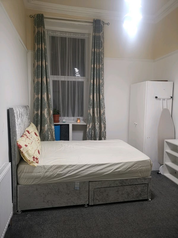 Room Maxwell Road in Glasgow