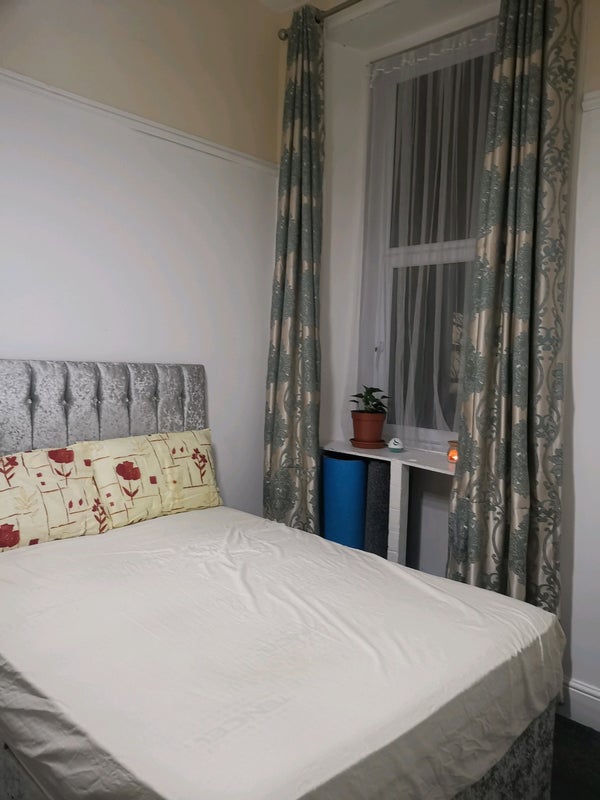 Room Maxwell Road in Glasgow