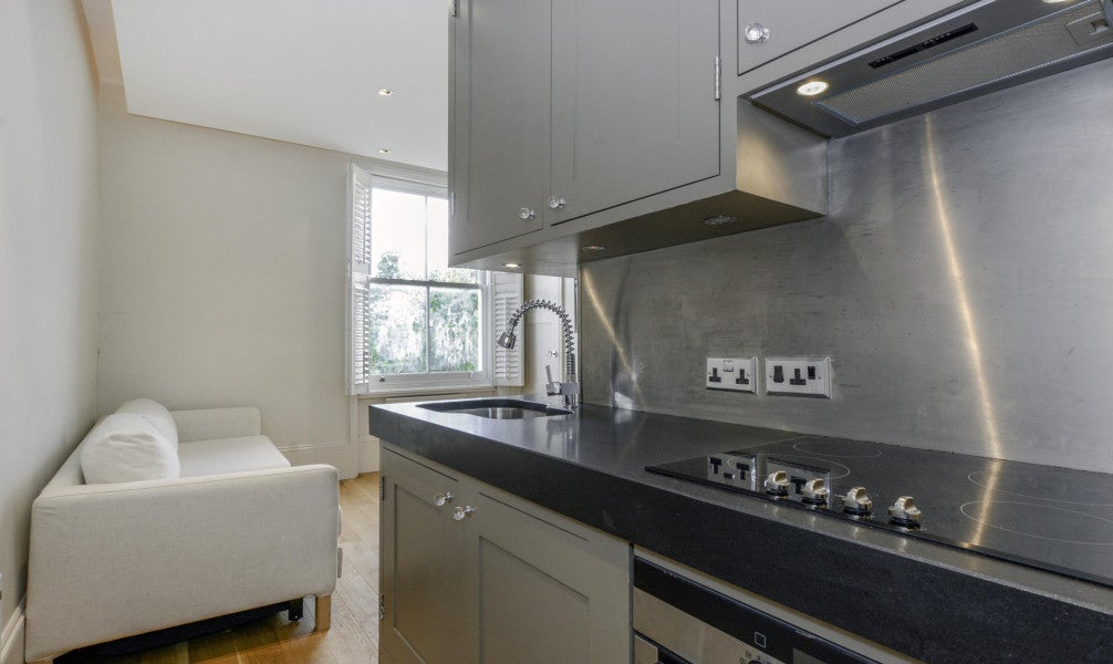 Flat Earl's Court Square in Greater London