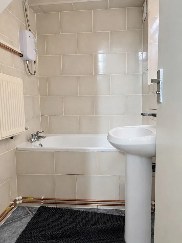 Flat Teignmouth Road in Greater London