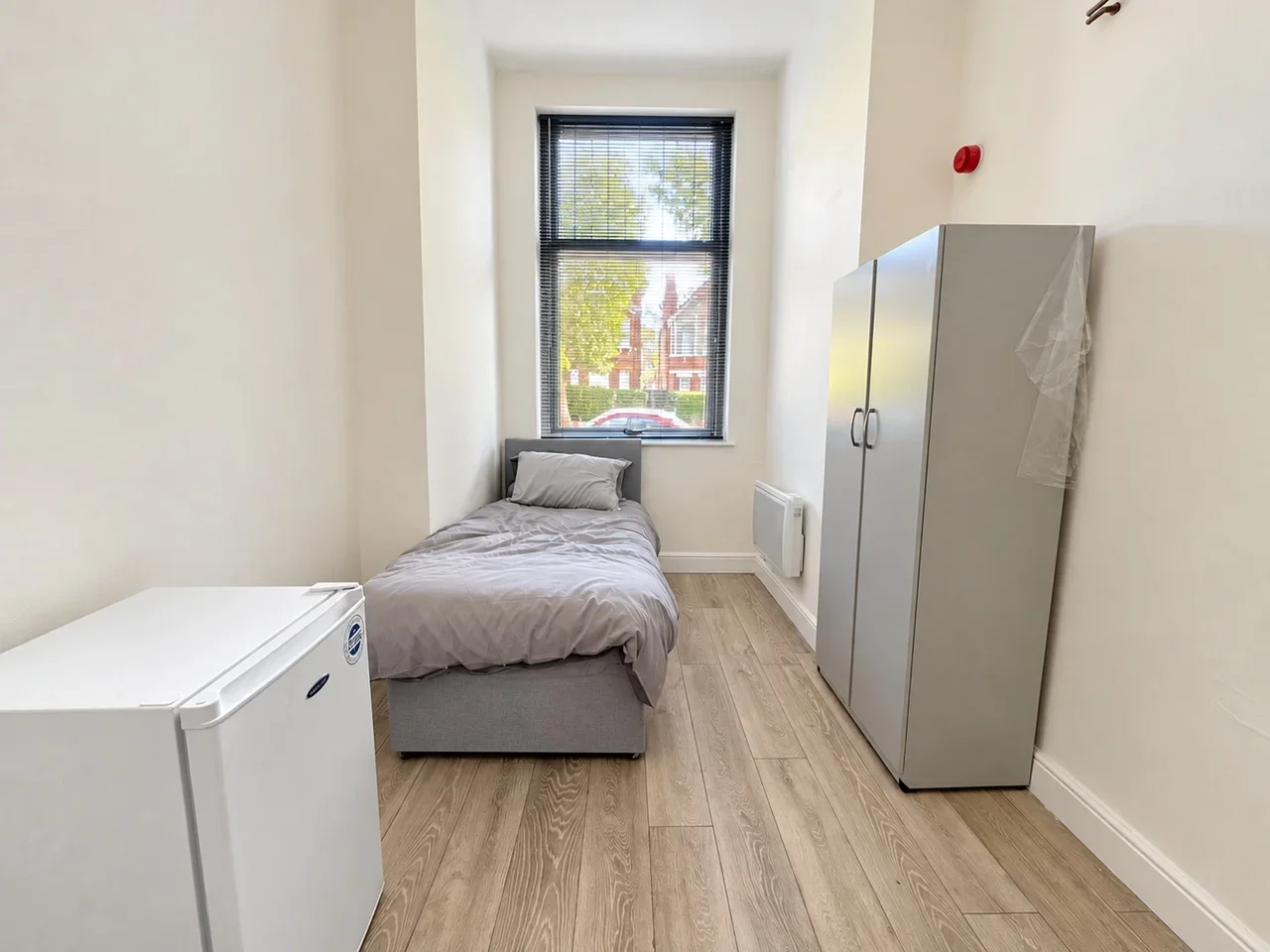 Flat Teignmouth Road in Greater London