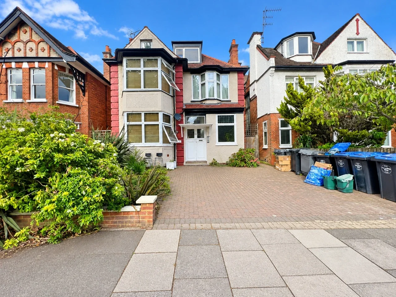 Flat Teignmouth Road in Greater London