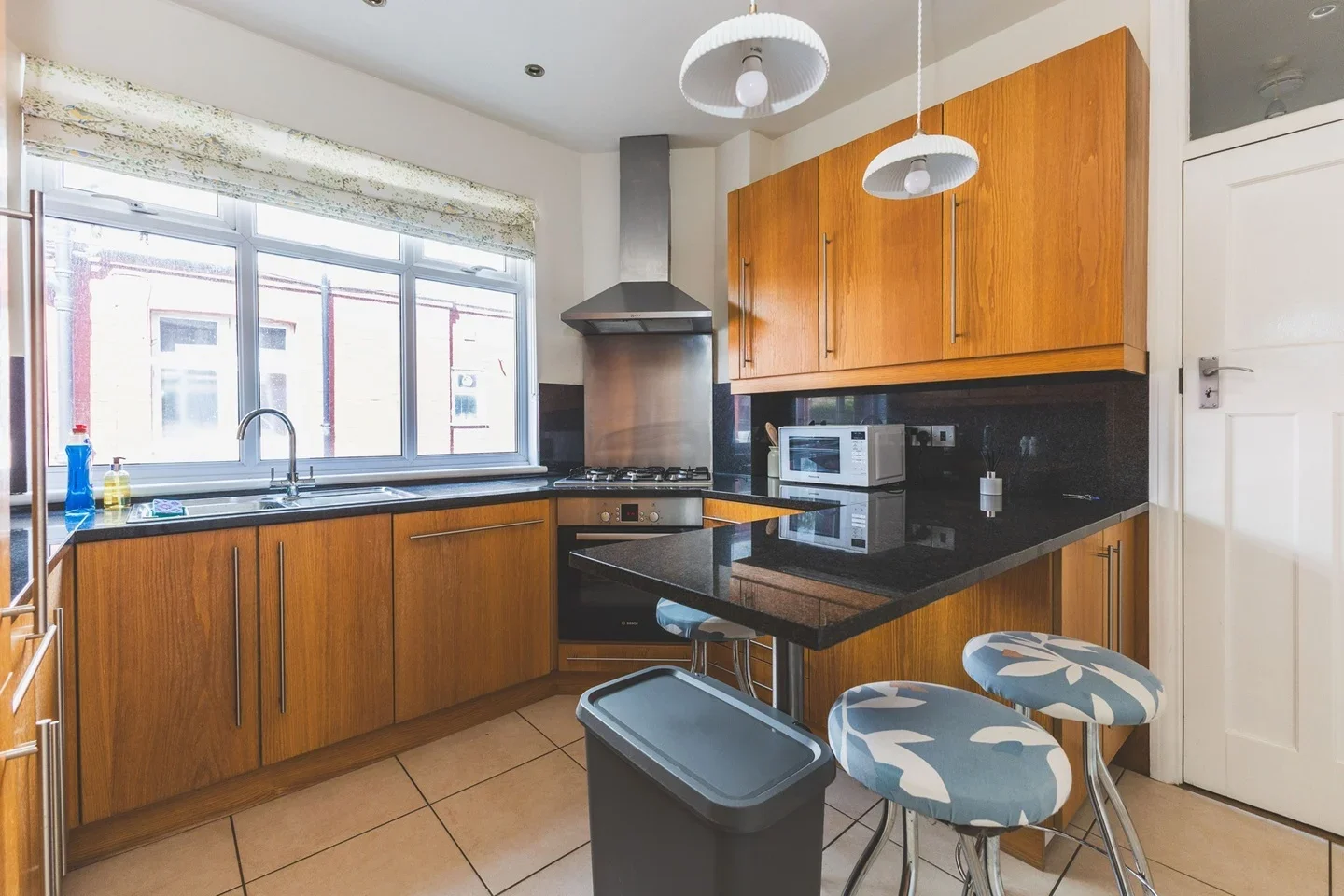 Flat Curzon Crescent in Greater London
