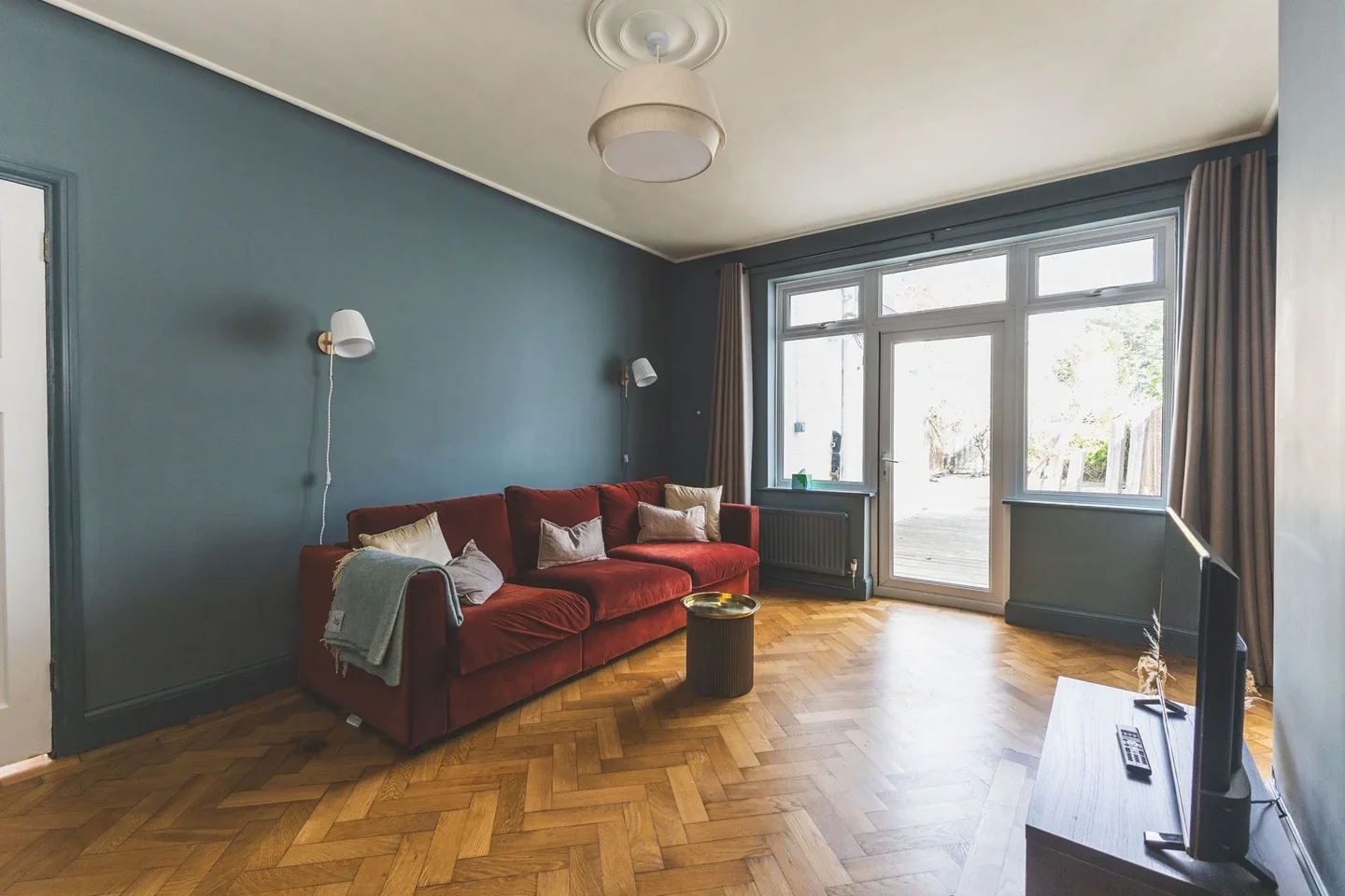 Flat Curzon Crescent in Greater London