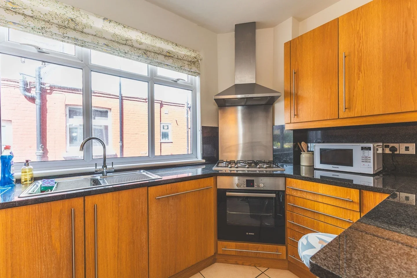 Flat Curzon Crescent in Greater London