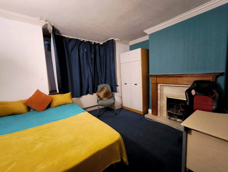 Room Earlsdon Avenue North in Coventry