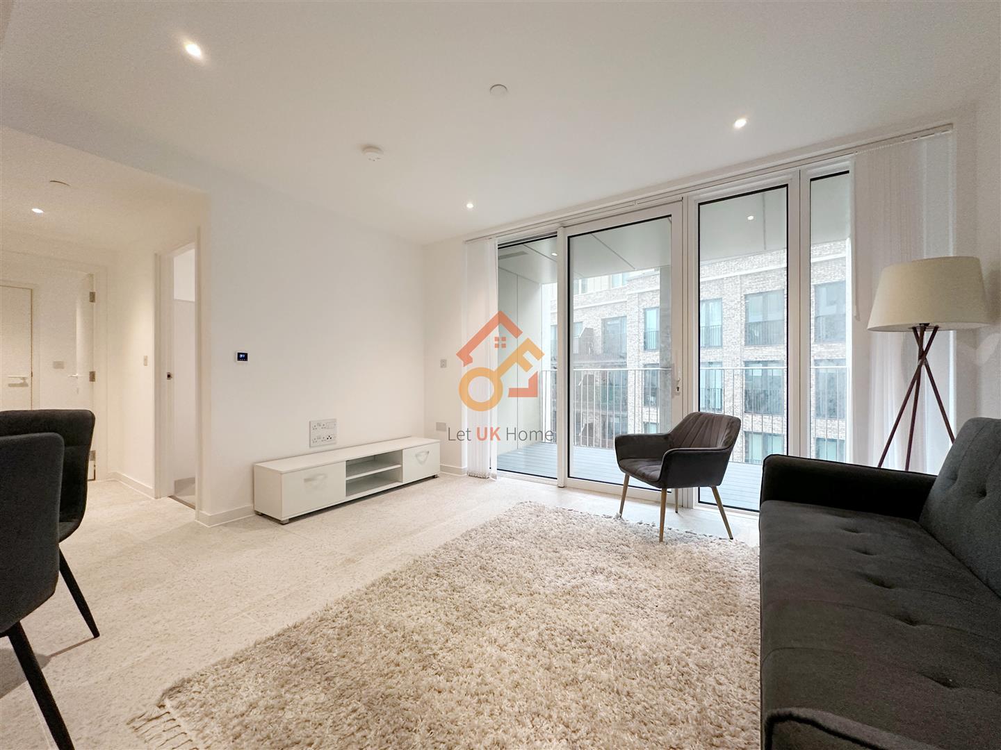Flat Cendal Crescent in Greater London