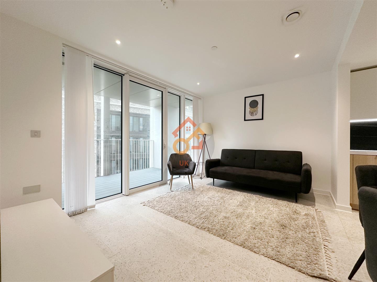 Flat Cendal Crescent in Greater London