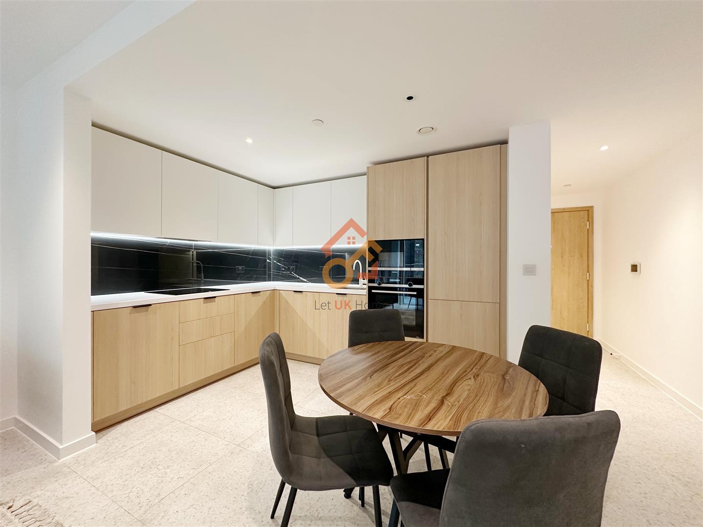 Flat Cendal Crescent in Greater London