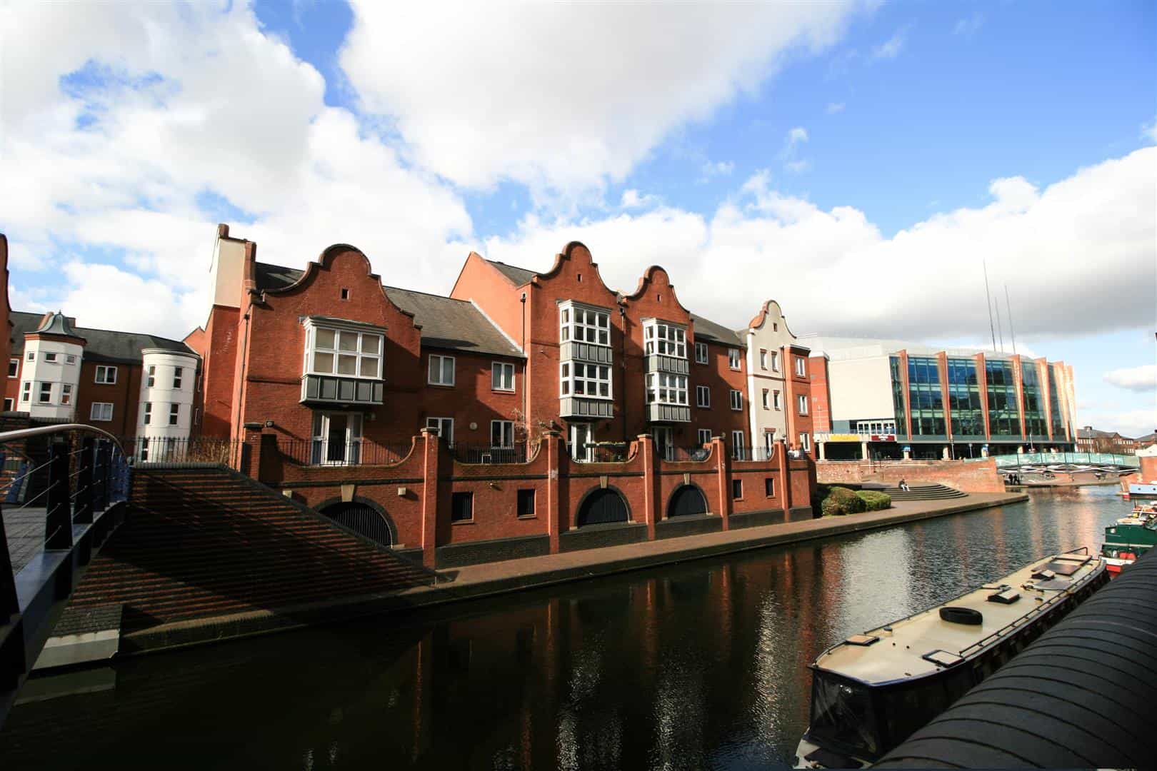 Flat Symphony Court in Birmingham