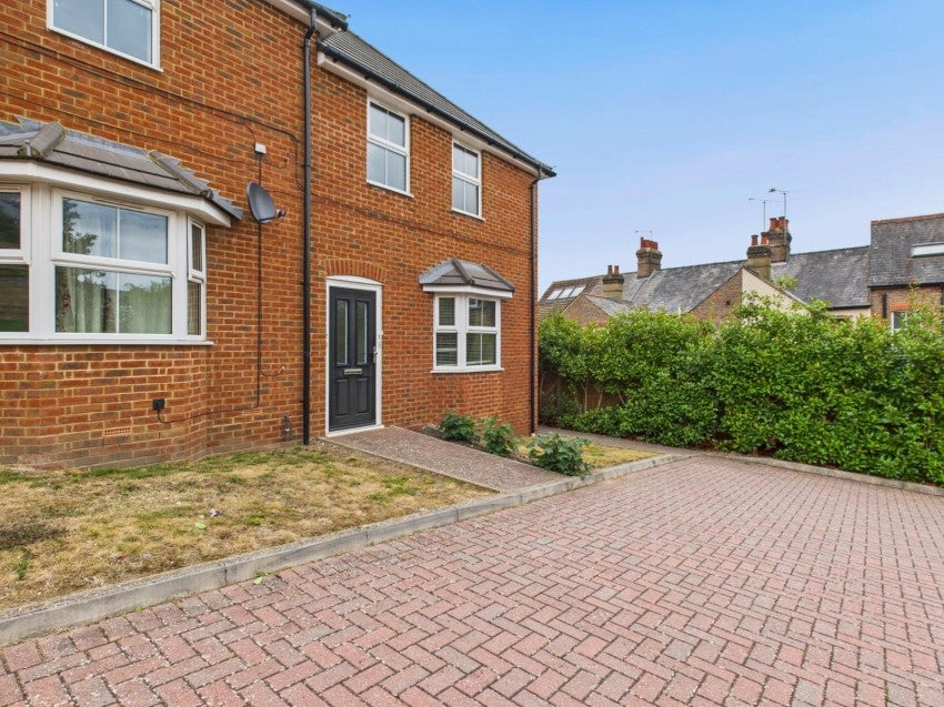 Flat Addison Road in Chesham