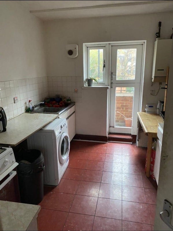 Room New North Road in Greater London