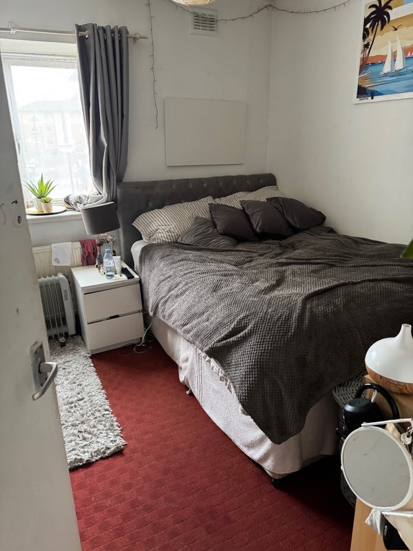 Room New North Road in Greater London