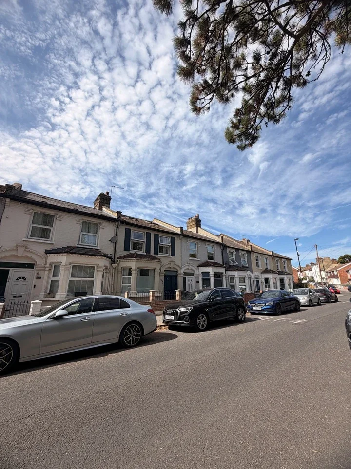 Room Albert Road in Greater London