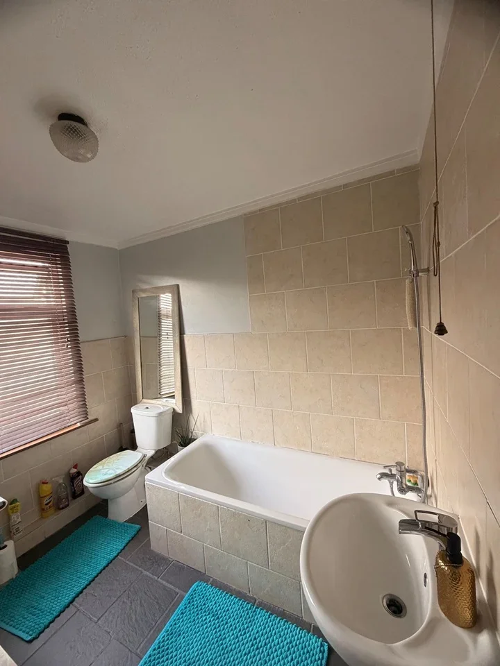 Room Albert Road in Greater London