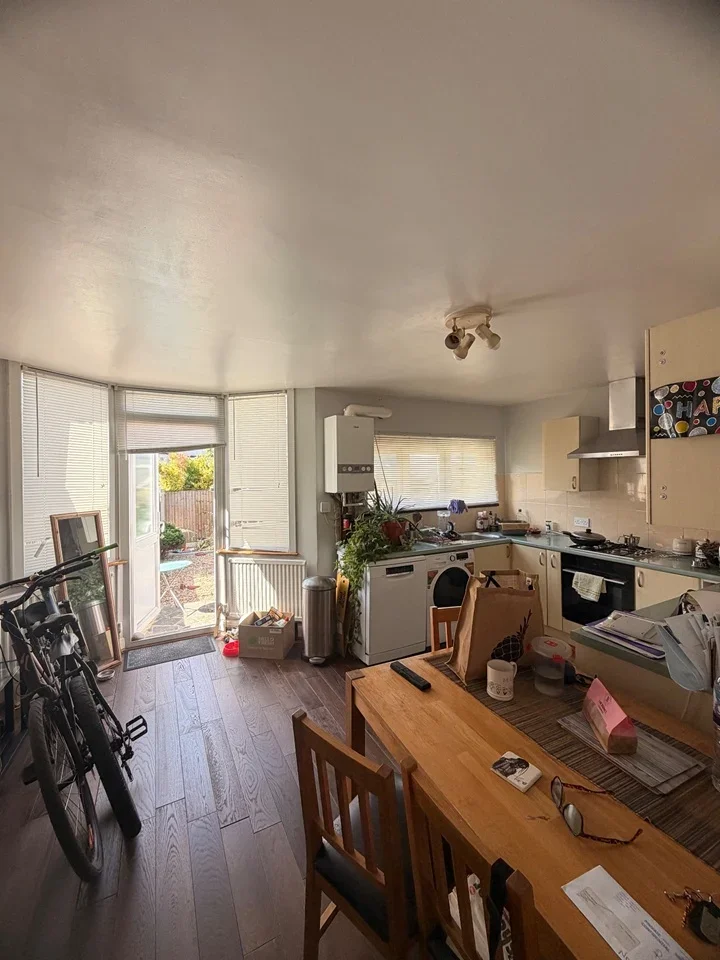 Room Albert Road in Greater London