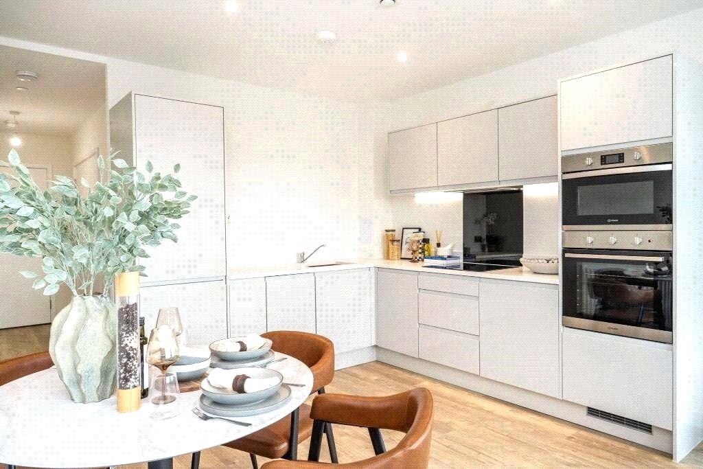 Flat Elmsleigh Road in Borough of Spelthorne