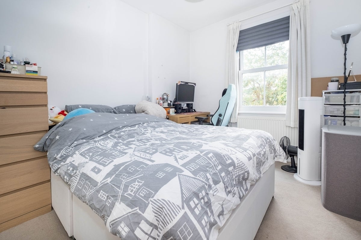 Flat Homefield Road in Greater London