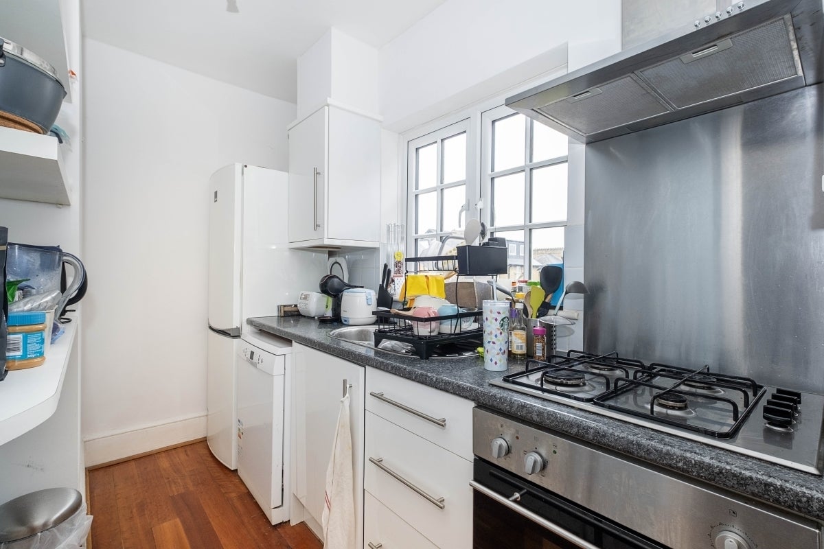 Flat Homefield Road in Greater London