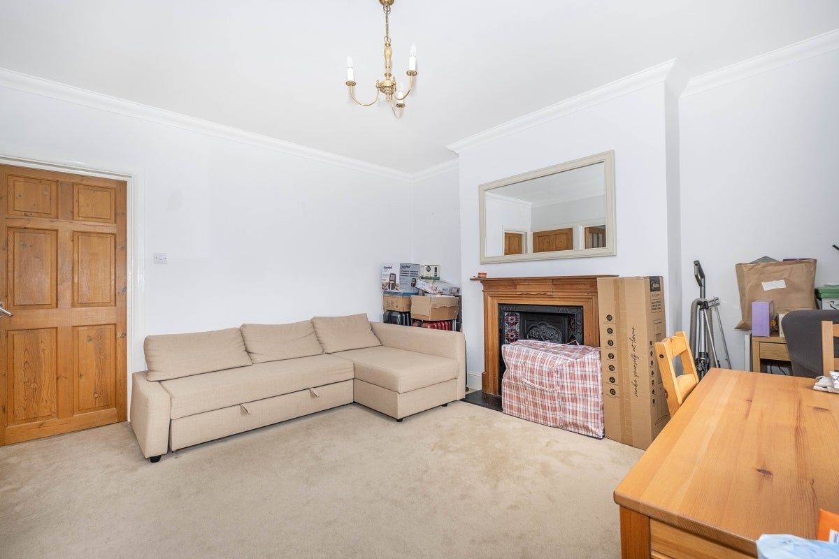 Flat Homefield Road in Greater London