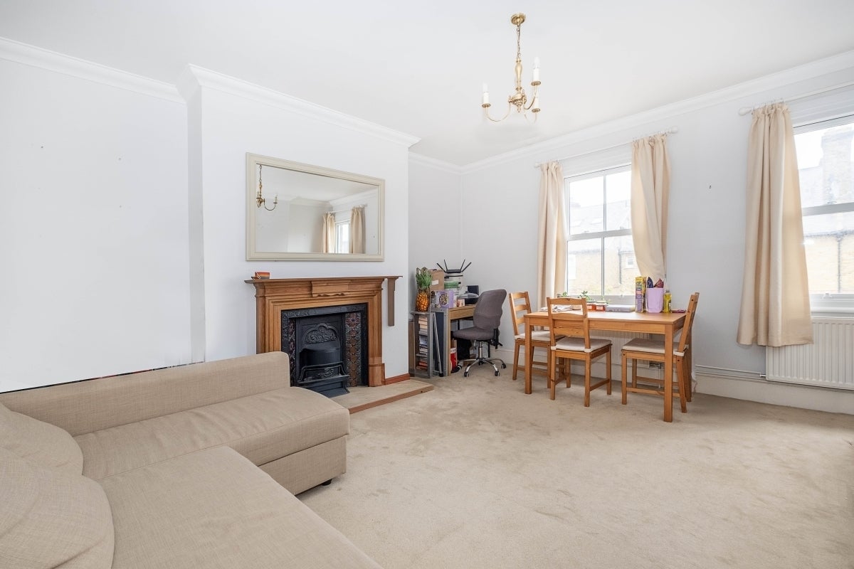Flat Homefield Road in Greater London