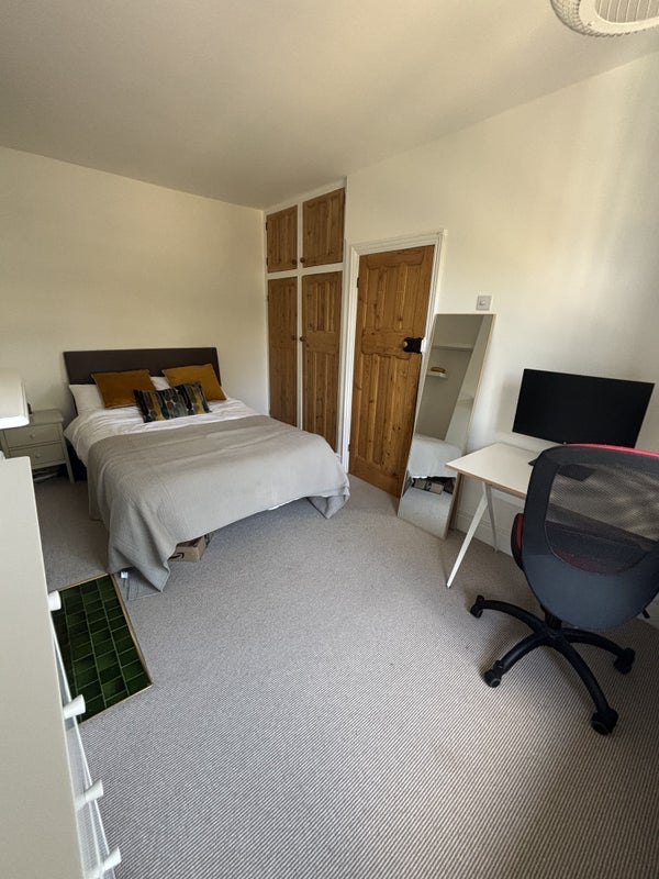 Room Bellevue Road in Greater London