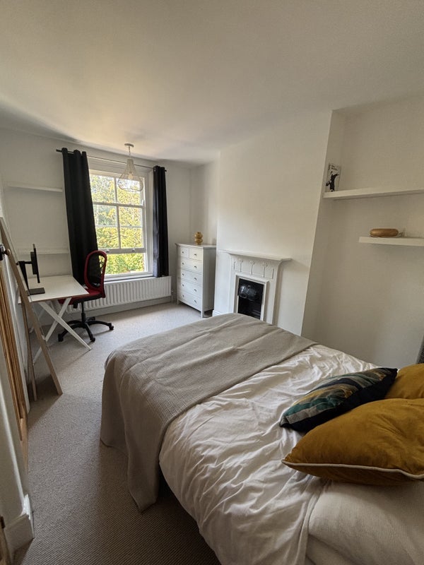 Room Bellevue Road in Greater London