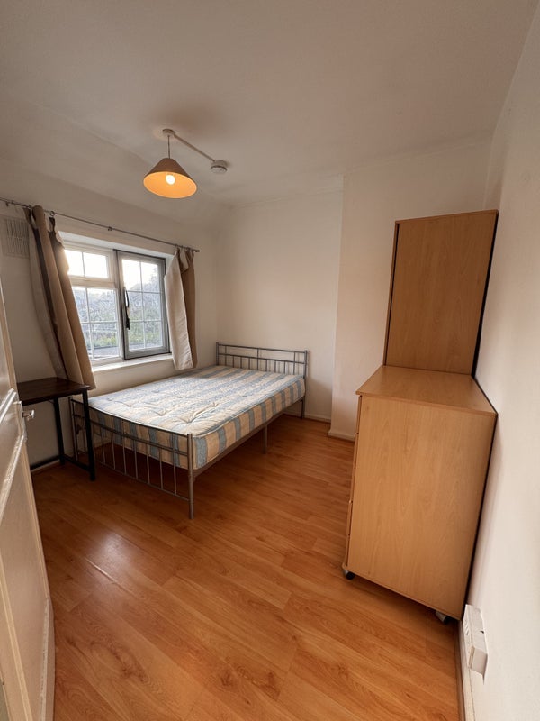 Room Lilac Street in Greater London