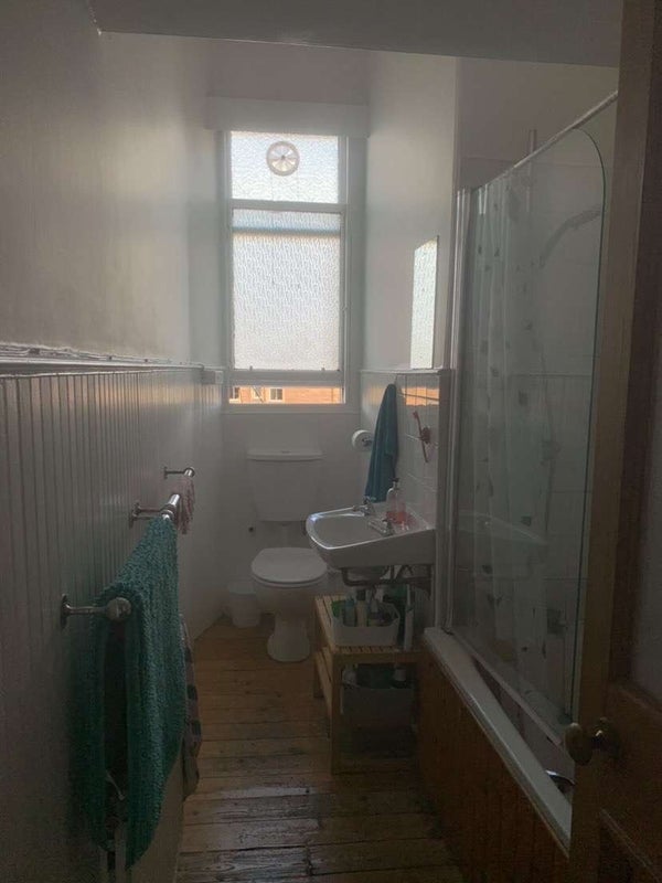 Room Strathearn Road in City of Edinburgh