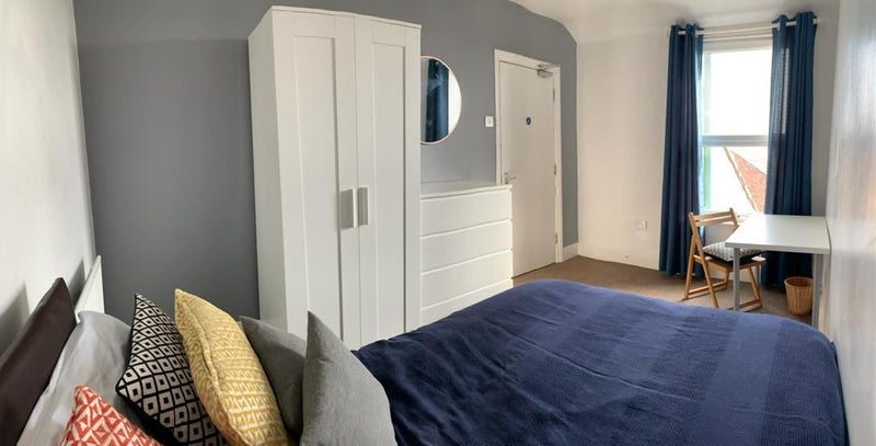 Room Kempton Road in Liverpool