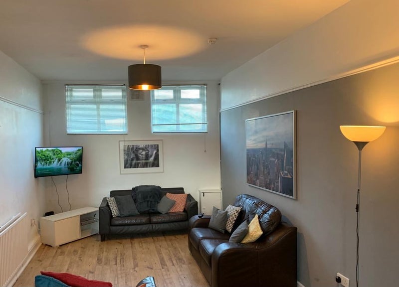 Room Kempton Road in Liverpool