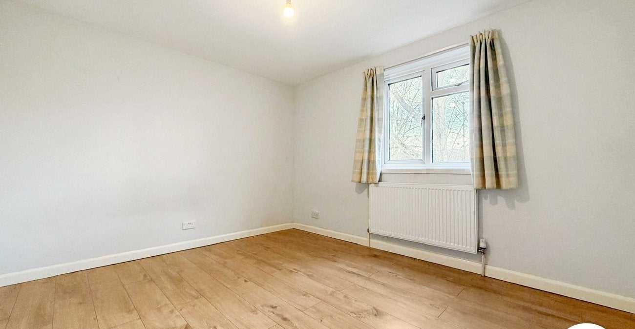 Flat Bledlow Close in Greater London