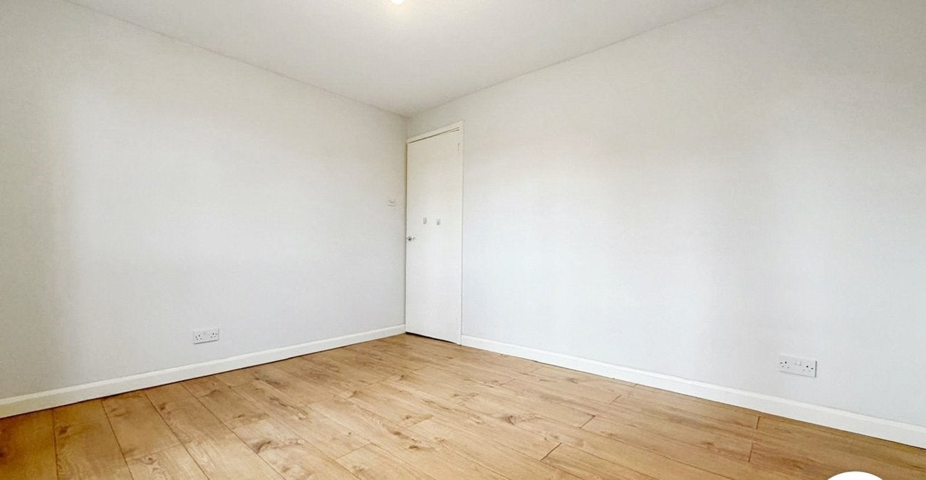 Flat Bledlow Close in Greater London