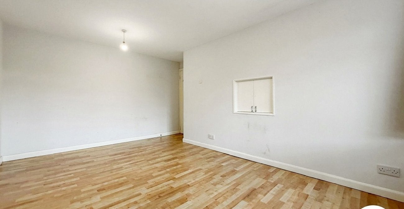 Flat Bledlow Close in Greater London