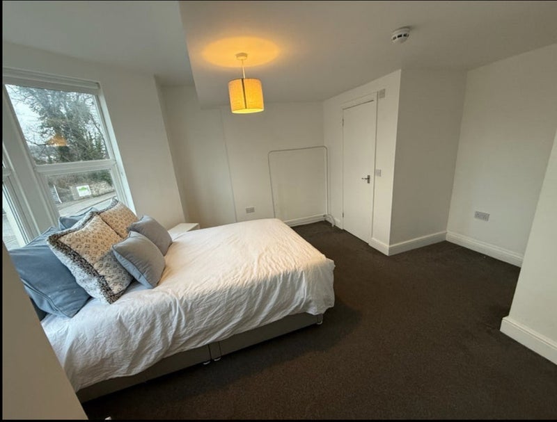 Room Coronation Road in Bristol