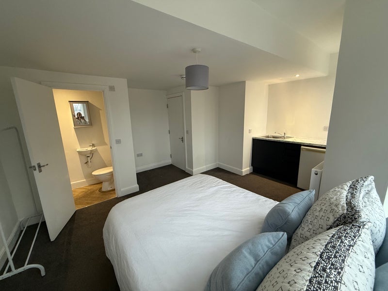 Room Coronation Road in Bristol