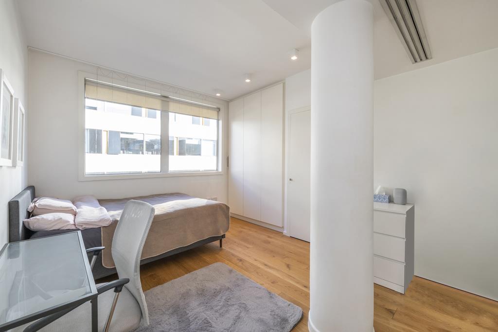 Flat Rathbone Place in City of Westminster