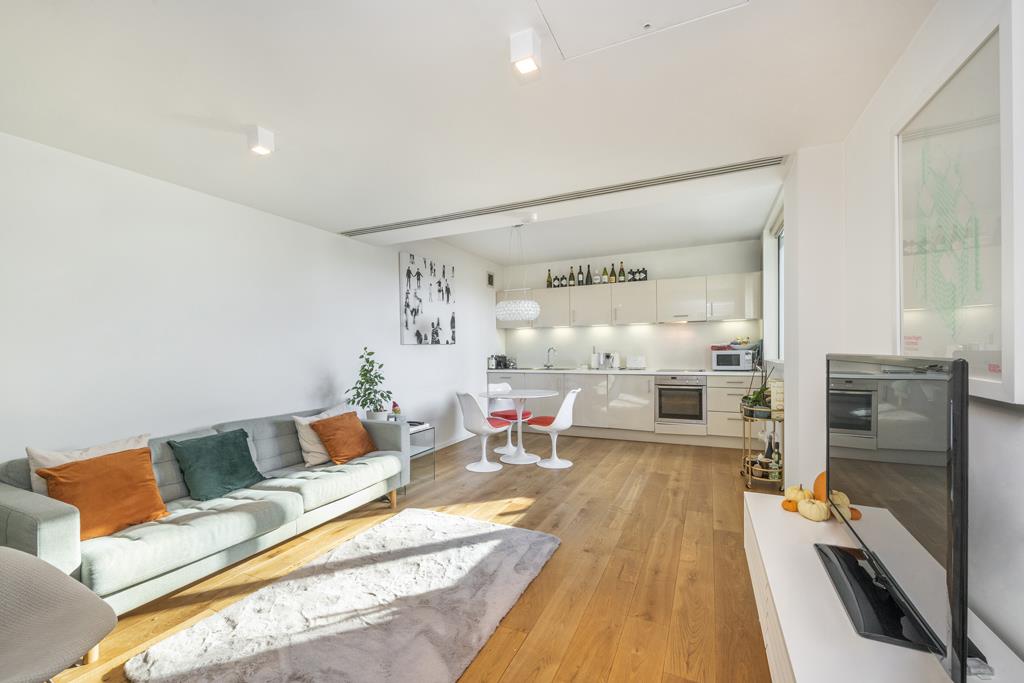 Flat Rathbone Place in City of Westminster