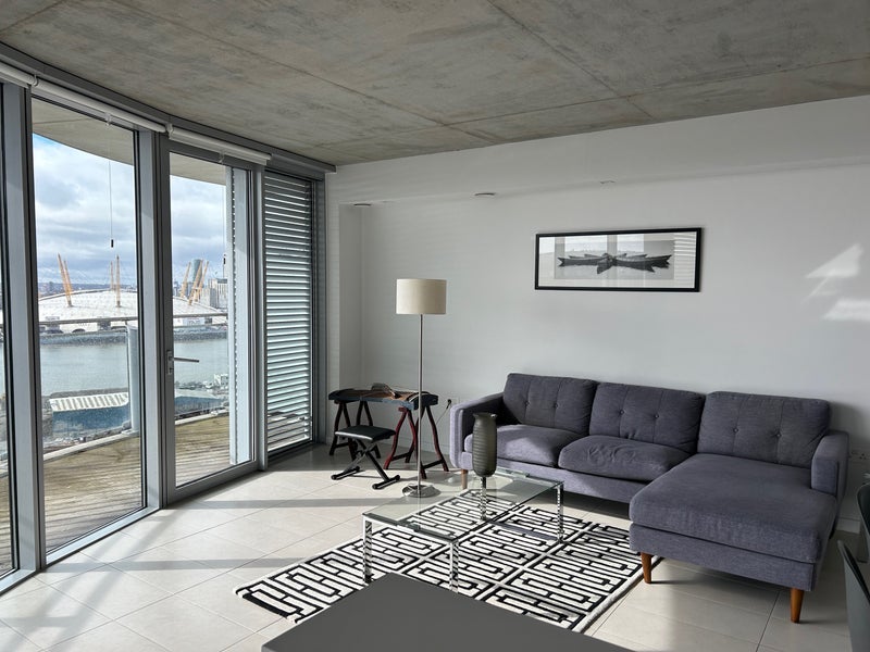 Room Silvertown Way in Greater London