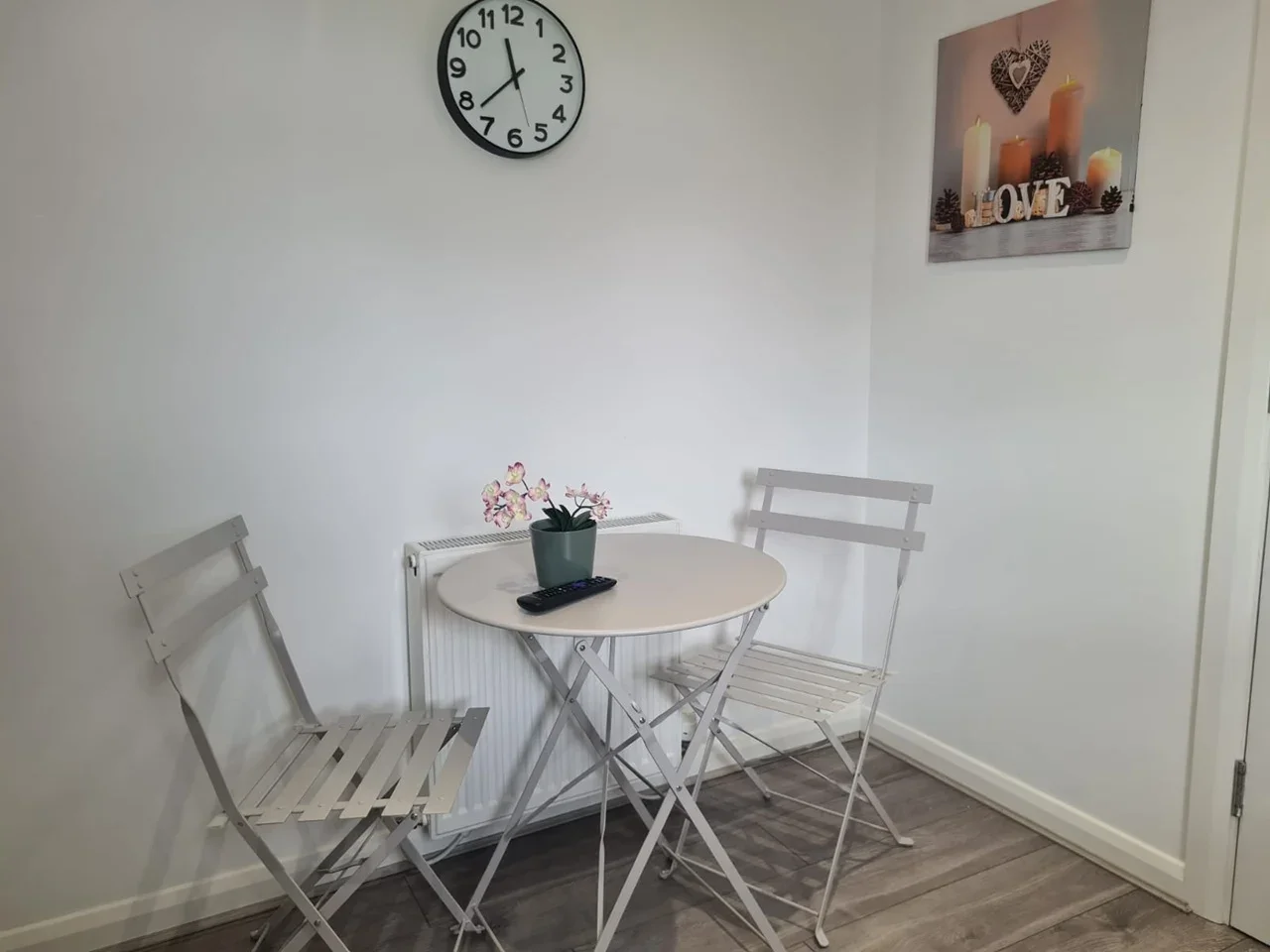 Flat Bushby Avenue in Broxbourne
