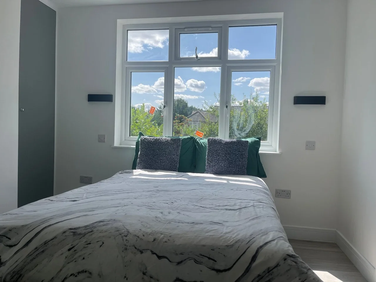 Flat Bushby Avenue in Broxbourne