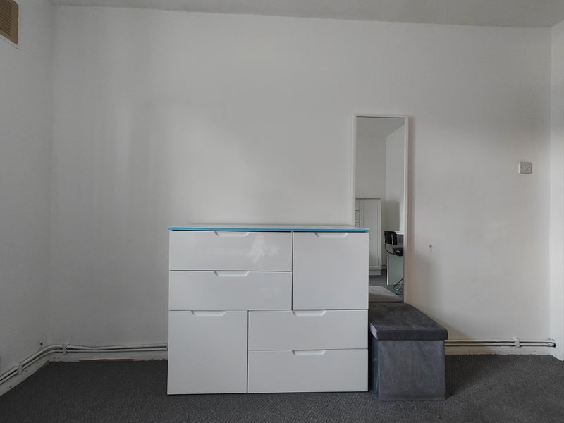 Room Priory Close in Greater London