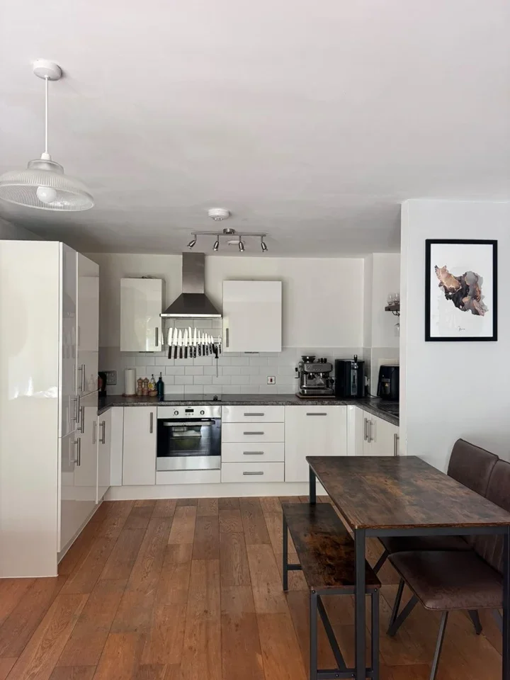 Flat Glengall Road in Greater London