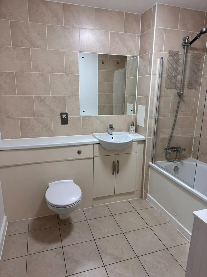 Flat Glengall Road in Greater London