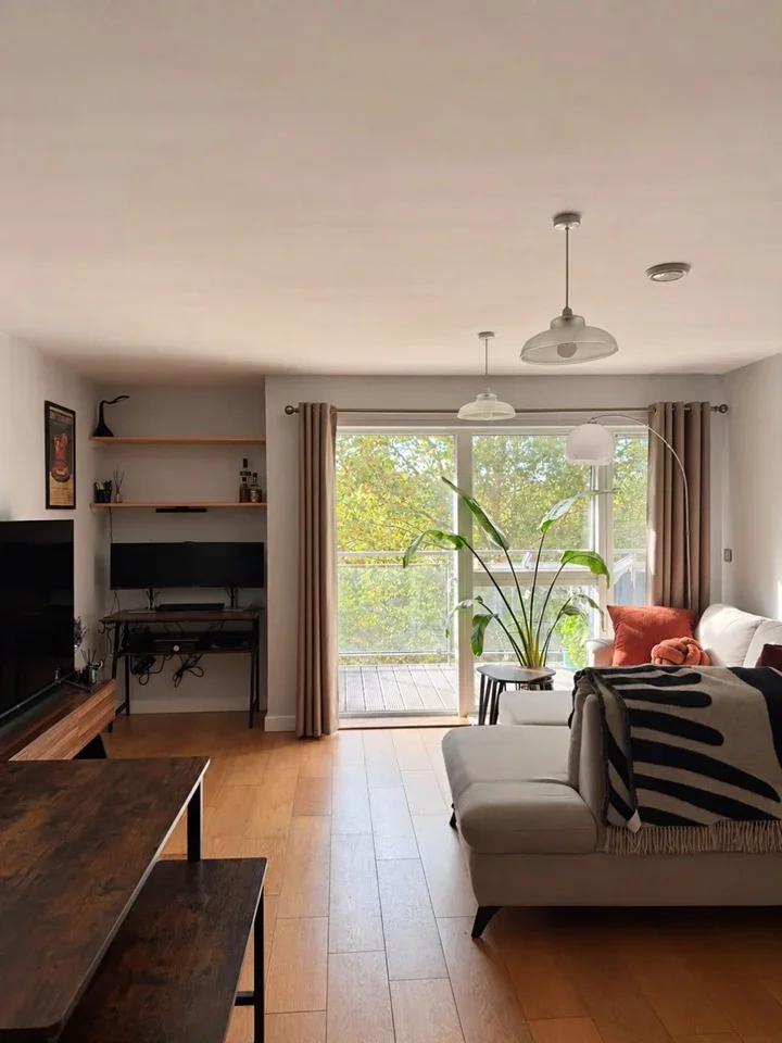 Flat Glengall Road in Greater London